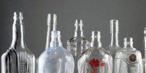 为什么哈尔滨白酒装瓶机大多是用玻璃瓶装？塑料瓶装白酒可以吗？