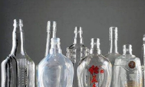 为什么哈尔滨白酒装瓶机大多是用玻璃瓶装？塑料瓶装白酒可以吗？